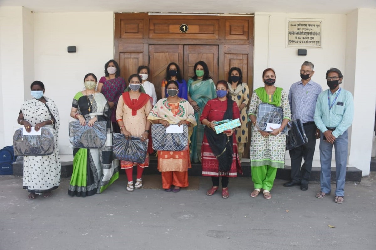 उत्कृष्ट और सराहनीय कार्य करने वाली महिलाओं को पूर्वोत्तर रेलवे महिला कल्याण संगठन ने सम्मानित किया.