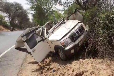 बताया जा रहा है कि जौरासी घाटी आने पर ड्राइवर वाहन पर नियंत्रण नहीं रख सका और वो सड़क के बीचों-बीच पलट गयी (फाइल फोटो)