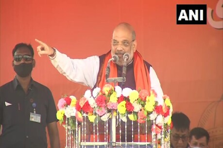 गृहमंत्री अमित शाह ने सीतलकुची में जनसभा को संबोधित किया.