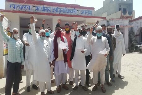 पैगंबर पर विवादित बयान से भडक़े मुस्लिम धर्मगुरु, महंत नरसिम्हानंद पर कार्रवाई को लेकर प्रदर्शन.