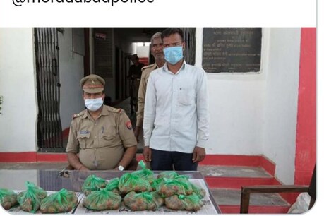 अमरोहा: वोटरों को रसगुल्ले बांट रहे थे प्रधान उम्मीदवार