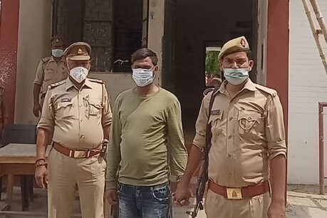बलरामपुर पंचायत चुनाव में वोटरों को पैसा बांट रहा पूर्व विधायक का पुत्र सद्दाम गिरफ्तार