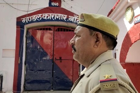 मुख्तार अंसारी को बांदा मंडल कारा में रखने जाने की तैयारियों का जायजा लिया प्रयागराज जोन के डीआईजी (जेल) पीएन पांडेय ने.