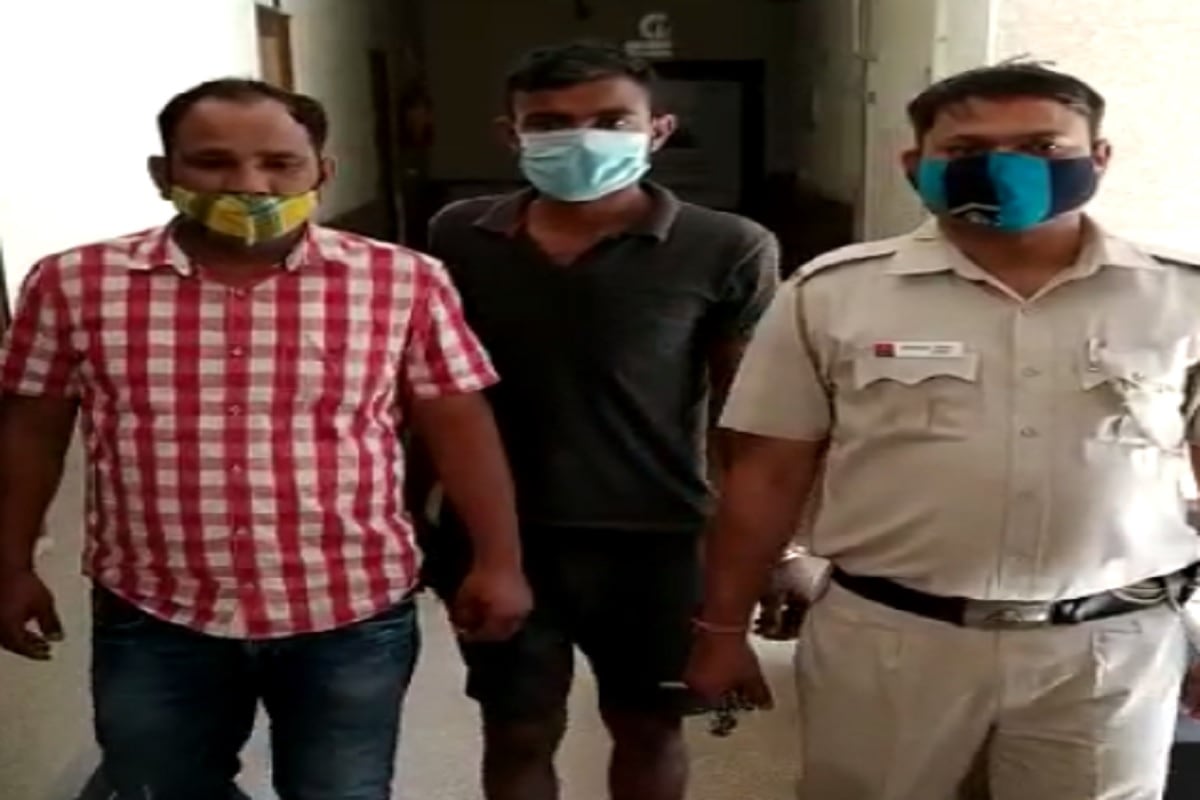 Delhi Police, temple, Beggar, detained a junk man, Kabadi, damaged, idols of Gods, maa vaishno devi temple delhi, Lockdown, मूर्तियां तोड़ डाली, कबाड़ी का काम करता था, भिखारी बन गया, भगवान से बदला लिया. मां वैष्णो देवी मंदिर पश्चिमपुरी, दिल्ली, दिल्ली पुलिस, मंदिर की मूर्तियां तोड़ी, पश्चिमपुरी, पश्चिम पूरी, पश्चिमपूरी, दिल्ली न्यूज,