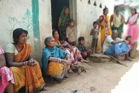 झारखंड के विभिन्न जिलों से लाकर 17 बिरहोर परिवारों को रांची में बसाया गया. 