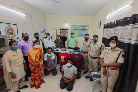 कोरबा पुलिस ने ट्रिपल मर्डर के मामले में छह आरोपियों को गिरफ्तार किया है.
