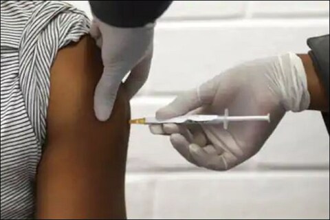 भारत में कोरोना वैक्सीनेशन का काम बेहद तेज रफ्तार से जारी है. (सांकेतिक तस्वीर)