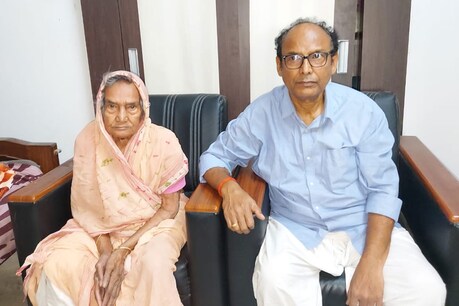 बुजुर्ग महिला देमंती देवी के हौसले को कोरोना भी हिला नहीं सका.