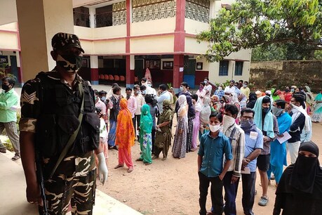 मधुपुर उपचुनाव में 76.61 फीसदी मतदान हुआ.