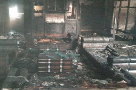 पुलिसकर्मियों ने परिवार को आग से सुरक्षित बचाया