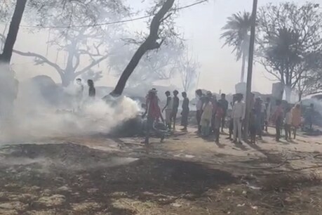 आग में पीड़ित परिवारों के सबकुछ जलकर खाक हो गये.