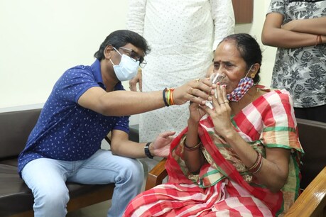सीएम हेमंत सोरेन ने अस्पताल जाकर विष्णु भैया के परिजनों को ढांढस बंधाया.