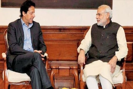 पाकिस्तानी पीएम इमरान खान और भारत के प्रधानमंत्री नरेंद्र मोदी (फाइल फोटो)