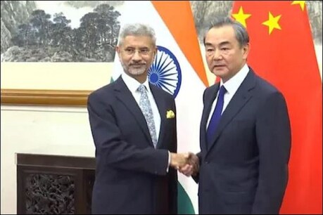 अपने चीनी समकक्ष वांग यी के साथ भारत के विदेश मंत्री एस. जयशंकर (ANI)