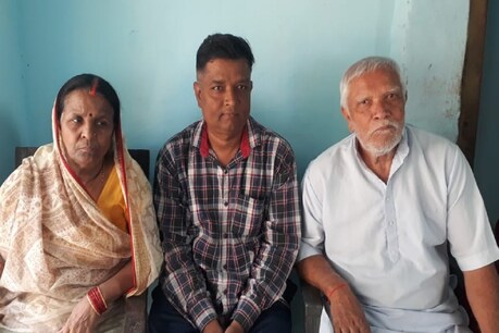 जौनपुर: 30 साल बाद घर लौटा कृष्ण चंद तिवारी अपने माता-पिता के साथ