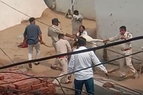मध्य प्रदेश के खंडवा में पुलिस ने बर्बरता की सारी हदें लाघीं.