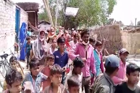लखीमपुर खीरी के मैलानी थाना क्षेत्र के सलामत नगर ग्राम पंचायत में बच्चों के साथ प्रधान प्रत्याशी ने निकाली रैली.