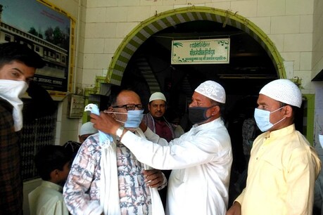 मंदसौर जिले में मुस्लिम समाज ने महामारी से कड़ा मुकाबला करने का फैसला किया है.