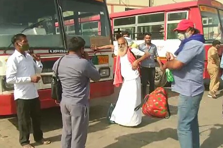 UP: कोरोना संक्रमण देखते हुए मेरठ में नाइट कफ्र्यू को लेकर आज जिला प्रशासन निर्णय लेगा. (Photo: मेरठ के बस अड्डे पर हाल)