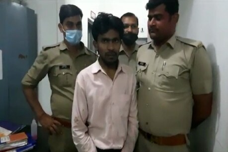 मेरठ में पुलिस ने एक कंपाउंडर को बंधक बनाने के जुर्म में गिरफ्तार किया है.