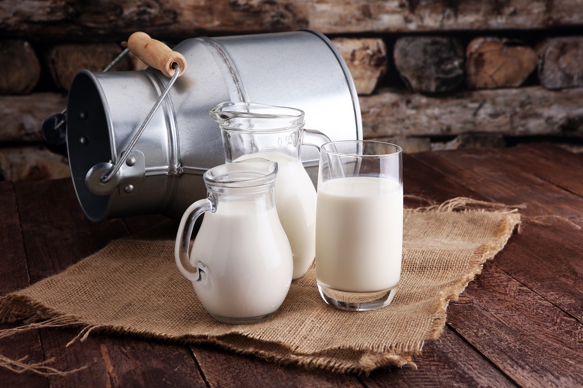 दूध जो सेहत के लिए ही नहीं बल्कि त्वचा के लिए भी है गुणकारीl