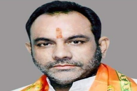 UP: लखनऊ में यूपी सरकार में दर्जा प्राप्त राज्यमंत्री हनुमान स्वरूप मिश्रा का निधन हो गया है. (File Photo)