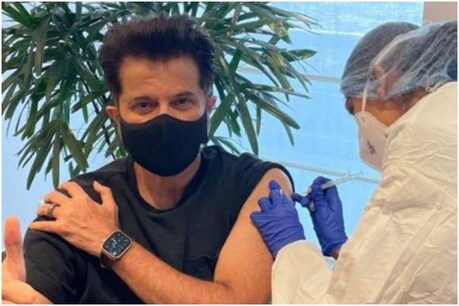 अनिल कपूर ने कोरोना वैक्सीन की दूसरी डोज लगवाई (फोटो साभारः Twitter/Anil Kapoor)