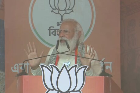 कल्याणी में रैली करते पीएम मोदी.