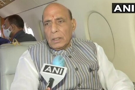 राजनाथ सिंह ने ट्वीट किया, इंडोनेशिया के रक्षा मंत्री जनरल प्रबोवो सुबिआन्तो से फोन पर बात की और पनडुब्बी नांग्गला एवं चालक दल के सदस्यों के लापता होने की खबर पर दुख साझा किया.