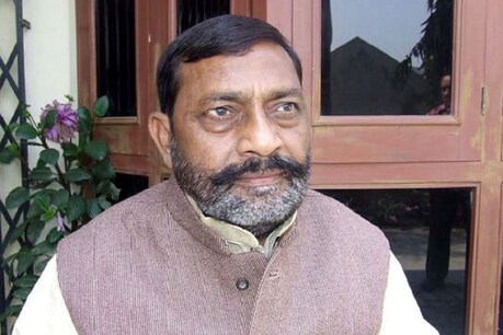 सपा के वरिष्ठ नेता राममूर्ति वर्मा का निधन हो गया है.
