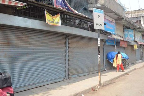 रांची में कारोबारियों ने सेल्फ लॉकडाउन लगा रखा है.