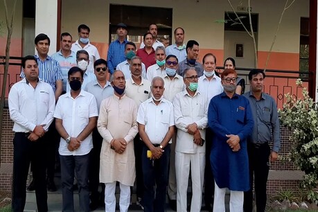 स्कूलों संचालकों का कहना है कि कोरोना के नाम पर स्कूलों पर ताला क्यों? हो स्मपूर्ण लॉकडाउन