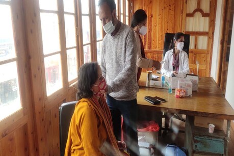 शिमला में पर्यटक भी लगवा सकेंगे कोरोना टीका, सरकार की इस पहल से मिलेगी राहत.