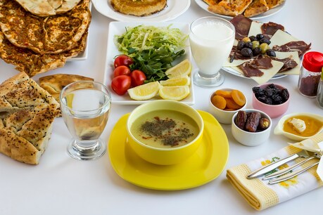 Ramadan 2021: रमजान में ऐसी रखें अपनी डाइट. Image/shutterstock