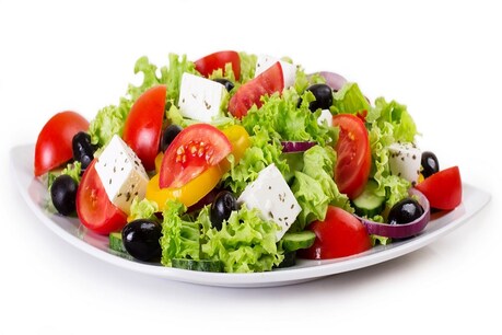 आपको सलाद (Salad) को अपनी डेली डाइट (Diet) में जरूर शामिल करना चाहिए.