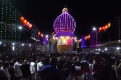 सोमेश्वर मंदिर में उमड़ी भीड़. (Pic- ANI)