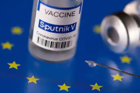केंद्र सरकार ने रूसी कोविड वैक्‍सीन स्‍पुतनिक-वी के आपात इस्‍तेमाल को मंजूरी दी है. . (File pic) 