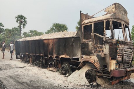 छत्तीसगढ़ में नक्सलियों ने वाहन फूंके