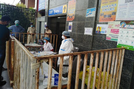 रांची स्टेशन पर ढाई सौ यात्रियों के लिए कोरोना जांच की व्यवस्था की गई थी.
