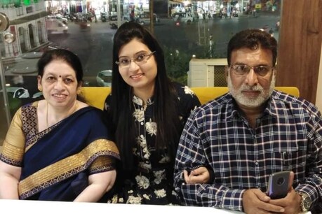 कुछ दिन पहले की तस्वीर परिवार की खुशियां बयां कर रही है.