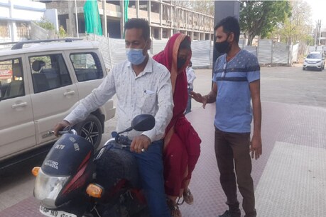 डॉक्टर अब खूब पानी पीने की सलाह सियाबाई को दे रहे हैं.