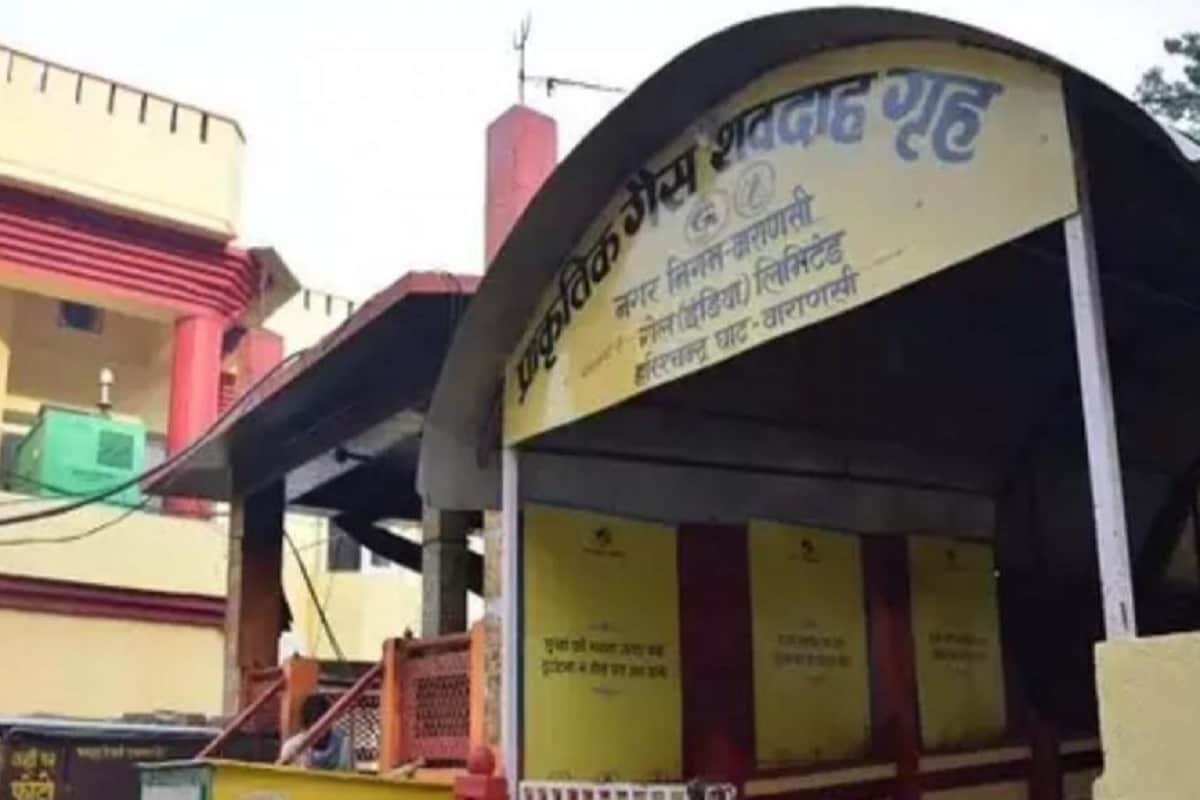 Varanasi News: Funeral crisis of Corona-infected bodies, CNG crematorium stalled, both machines damaged