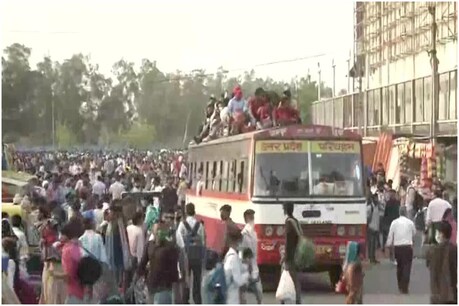 आनंद विहार और कौशांबी बस स्टैंड पर प्रवासी मजदूर की भीड.