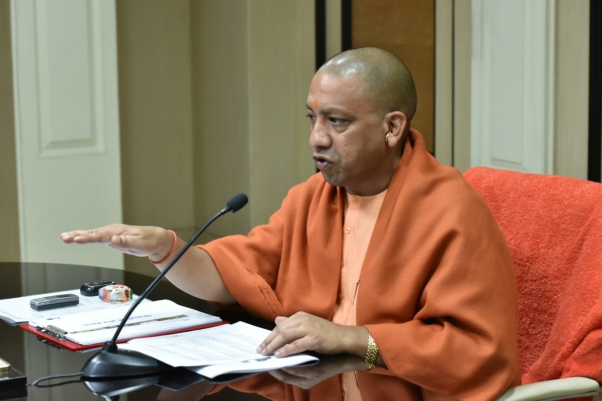 Mathura: CM Yogi's action for snatching Rs 43 lakh from silver trader, 4  officials suspended - Stuff Unknown