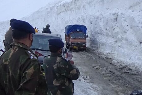 जोजिला पास को खोल दिया गया है. (Pic- News18)