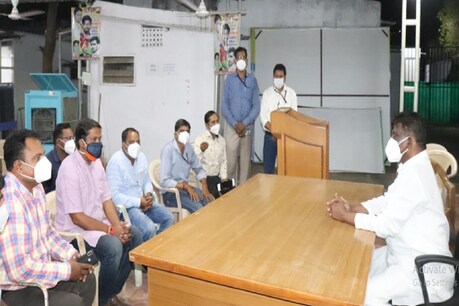 संविदा स्वास्थ्य कर्मचारी संघ ने स्वास्थ्य मंत्री प्रभुराम चौधरी से मुलाकात की.