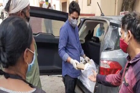 सिर्फ सेवा भाव से इस संकट की घड़ी में यह 4 सदस्यीय ग्रुप काम कर रहा है.