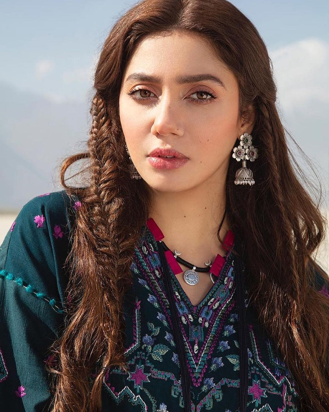 इजरायल और फिलिस्तीन के बीच युद्ध जैसे हालात में खून खराबे से बेहद आहत माहिरा ने कराची में हुए एक प्रोटेस्ट में भी हिस्सा लिया था. (Photo Credit: mahirahkhan/Instagram)