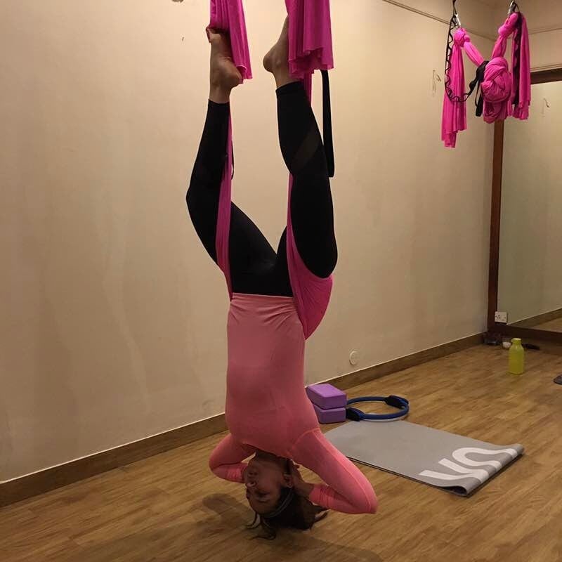 एक्ट्रेस हुमा कुरैशी घर के अंदर ही योग किया करती हैं. (Image: Instagram)