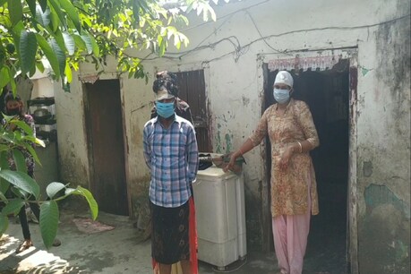 चौकीदार की बेटियों ने लगाया छेड़खानी का आरोप.